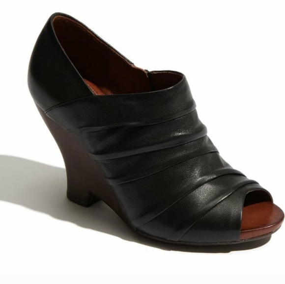 Naya for Anthropologie Black Genesis Leather Peep Toe Wedge Sandals NWT Size 8 - Picture 2 of 13